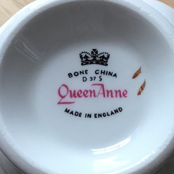 Vintage Queen Anne Tea Cup & Saucer - Picture 5 of 5
